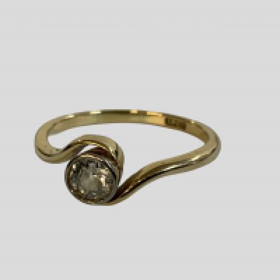 An 18ct gold twist design solitaire ring, 0.35ct, Size N.