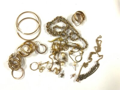 A collection of assorted 9ct gold jewellery.
46.6g