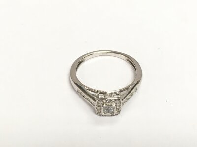 A 9ct white gold dress ring set with princess cut and RBC diamonds, total approx 0.25ct. Approx 2.2g and approx size K.