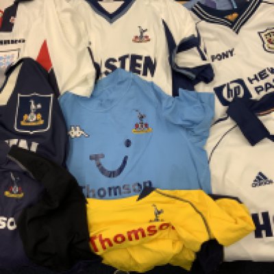 Tottenham Replica Football Shirt Collection: All from the Millennium onwards from different seasons including makers Kappa Puma Umbro and Pony. Majority fair/good with Thomson sponsored shirts having usual bleeding and some having personal names to rear. England 1998 World Cup shirt included. (14)