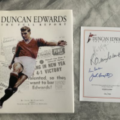 Duncan Edwards Manchester United Signed Football Book: The Full Report produced in 2001 with a loose card with same title signed by ex team mates Jack Crompton Ray Barlow and Ronnie Clayton. Ex property of Ken Morgans who has also signed.