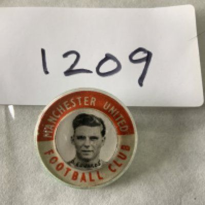 Manchester United Duncan Football Badge: Original pin badge of the great Busby Babe. Excellent.