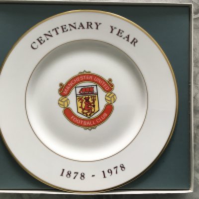 Manchester United Boxed Wedgwood Plate: Stunning large limited edition bone china plate 133/750 in excellent condition in original box.