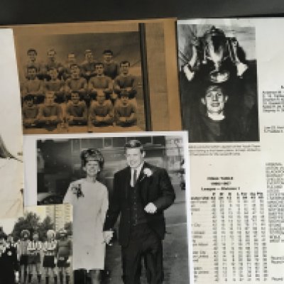 Bobby Noble Manchester United Football Photos: Mixture of press photos and a few reprints of him with his wife etc. Manchester U item were champions in 66/67 and Noble played 29 times. Some have creasing.