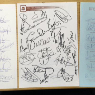 West Ham + Tottenham Football Autographs: A4 sheet from 96/97 with 14 autographs of Spurs players to one sheet and 14 West Ham to the other. C/W a further sheet of West Ham from 2001 - 2002.