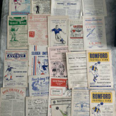 Old Non League Football Programmes: Worth a look with some nice programmes. Includes 46/47 Slough v Bedford, Carshalton v Dulwich, 47/48 Hyde Utd v Staley ridge Celtic, 48/49 Eastbourne v Hounslow, 49/50 Yeovil v Romford FA Cup, 50/51 Bedford v Kidderminster, Hastings v Bedford, 51/52 Kingstonian v Sutton, 52/53 Barking v Corinthians, 53/54 Crook v Bishop Auckland 54/55 Stourbridge v Brierley Hill, Lowestoft v Gorleston and more with the most recent being 54/55. Very good. (21)