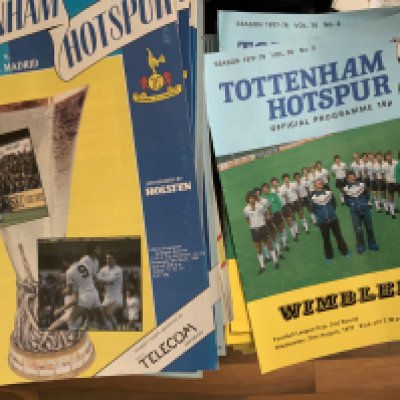Tottenham Home Football Programme Collection: From 77/78 to 09/10 with many complete seasons including European. The odd team change but mainly good. Instructions to sell. (779)