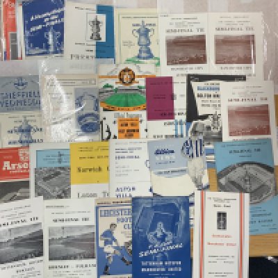 FA Cup Semi Final Football Programme Collection: Very nice post war collection to include 1946 Derby v Birmingham sof, 1947 Burnley v Liverpool, 1948 Derby v Manchester United, 1949 Manchester United v Wolves replay, Portsmouth v Leicester, 1950 Chelsea v Arsenal, 1951 Newcastle United v Wolves, Birmingham v Blackpool + replay, 1952 Blackburn v Newcastle, Arsenal v Chelsea replay, 1953 Blackpool v Tottenham. From 1954 there is a good run through to the 70s and a handful later. Mainly good condition. (52)