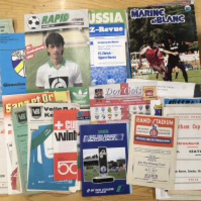 Foreign Club Football Programmes: 21 are in European competitions but no British involvement at all. Includes 72/73 Silema v Gornik and 82/83 Jena v Bordeaux. Very good. (101)