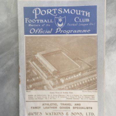 30/31 Portsmouth Reserves v Reading Football Programme: Good condition with no team changes. Staple rusted away.