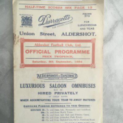 34/35 Aldershot v Torquay Football Programme: Good condition division 3 south match with no team changes. Score written to team page.