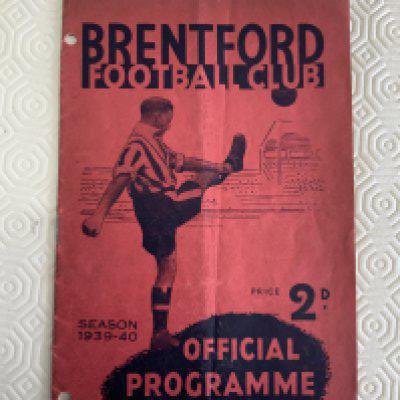 39/40 Brentford v Huddersfield Town Football Programme: From the rare start of the season wherein the league was terminated due to war. Dated 2 9 1939. Punch holes but no team changes.