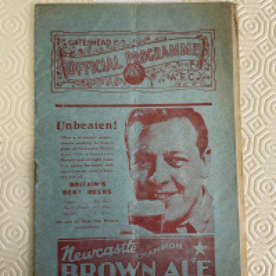 33/34 Gateshead v Rochdale Football Programme: Very good condition with no team changes. Fold.