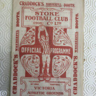 1922 - 1923 Stoke City v Burnley Football Programme: Very good condition division one match with no team changes. Staple removed not rotted away.