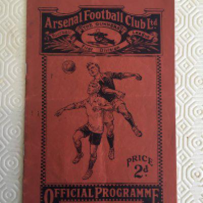1937 England v Hungary Football Programme: Very good condition played at Arsenal. No team changes. Restapled.