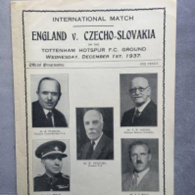 1937 England v Czechoslovakia Football Programme: Excellent condition played at Tottenham. No team changes.