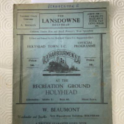 50/51 Holyhead v Penmaenmawr Football Programme: Good condition with score and scorers noted to team page. League match with tiny split on the spine.