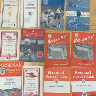 Arsenal Neutral Ground Football Programmes: Some nice programmes indeed to include Amateur Cup Semi Finals 1948 Boldmere v Barnet, 1949 Bromley v Leytonstone, 1951 Pegasus v Hendon, England Full Internationals 1950 Yugoslavia, 1951 France. Finals include London Senior Cup 1950, 1955 + 1957, County Youth 1950, Corinthian Shield 1949, Amateur Senior Cup 1951, 1952, 1954, 1954 London FA Cup. There are England v Young England, 47/48 Amateur Cup 3rd round replay, 49 Stoke Newington v Hackney youth and lots more including Islington Schools matches from 1988 onwards with teams listed in local papers and some Ladies games. Must view. (Est 80)