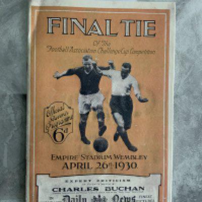1930 FA Cup Final Football Programme: Arsenal v Huddersfield in very good condition with no team changes. Please note this has a replica cover so good we had to check it against our stock and after examining we believe the cover has been replaced.