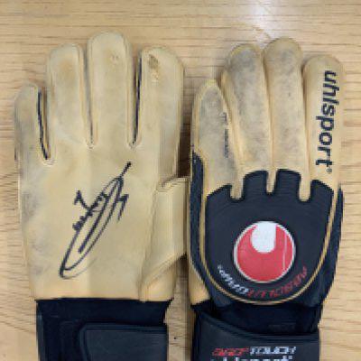 Tim Flowers Leicester City Match Worn Football Goalkeeper Gloves: Pair of Uhlsport worn gloves believed to be worn in his Leicester days. Both signed to palm.