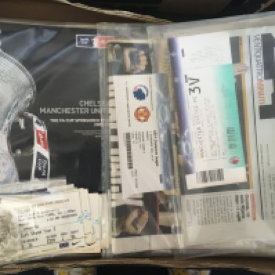 Manchester United 06/07 Football Programmes + Tickets: 30 home programmes with 25 tickets plus 30 away programmes with 16 tickets. 60 programmes in total with 41 tickets.