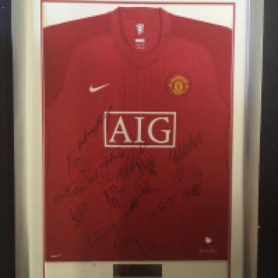 Manchester United 2008 - 2009 Signed Framed Football Shirt: XL size home shirt signed to front by 17 including Carrick and Rooney. Professionally framed but not glazed. Not for posting. COA included.