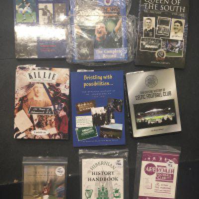 Scottish Football Book Collection: Very nice collection which were good enough to be purchased individually from another auction house. History books of Dundee Rangers Queen of the South Kilmarnock St Johnstone Celtic Stenhousemuir Hibernian and Arbroath. Excellent. (9)
