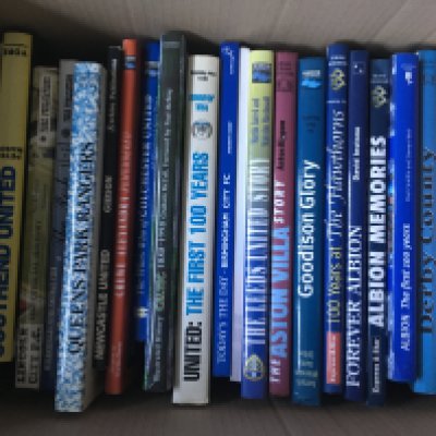 Football History Book Collection: Some great large histories with many from publishers Breedon, Yore and Desert Island Books. Other books include The Best Of Charles Buchan Football Monthly and Breedon Book Of Football Managers. Excellent condition in 3 boxes. (49)
