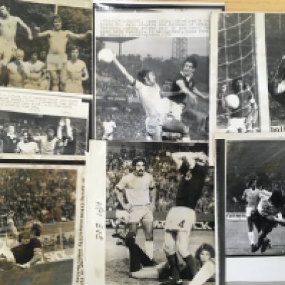 1974 World Cup Football Press Photos: Good Scotland content sometimes with stamps and annotations to rear. All these photos are wired photos from Germany to England. (17)