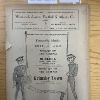 1913 - 1914 Woolwich Arsenal Reserves v Chelsea + Orient Football Programme: Autograph pages number 1- 12 this is lacking covers and in ex bound leaving spine split. A small picture has been cut out of page 3 also.
