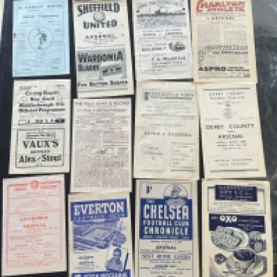 Arsenal 47/48 Complete Away Championship Football Programmes: Arsenal were champions this season and all 21 league programmes are included in good condition. Some very difficult to obtain programmes include Stoke Man Utd Burnley Blackpool Preston Sunderland Bolton Wolves Huddersfield Middlesbrough and Blackburn which has a rusty staple. Only Sheffield Utd item has score or any writing to cover. (21)