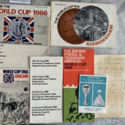 1966 World Cup Brochures + Paper Memorabilia: 74 page complete guide to all cities, guide of Birmingham, postal + telegraph service guide in French Dutch and Spanish, Westclox fixture list and information booklet. Very good. (7)