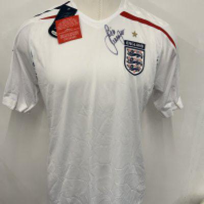 Jamie Carragher England Signed Football Shirt: 2008 white home shirt with tags still attached. Signed to front by Liverpools Carragher. Coa from non UACC or AFTAL source so sold as unverified signature.