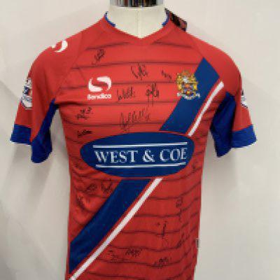 Dagenham + Redbridge 2014 Signed Football Shirt: 18 autographs to front of brand new with tags home shirt in size medium. Sky bet football league sleeve badging.