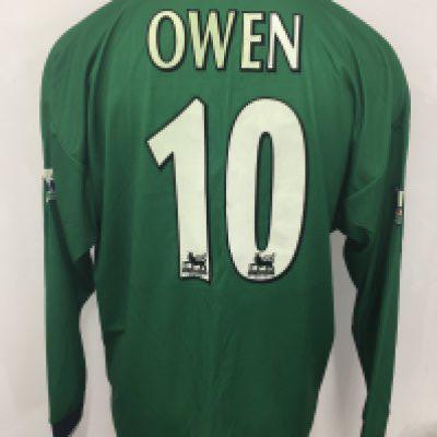 Liverpool 1999 - 2001 Owen Match Worn Football Shirt: Green long sleeve Reebok Carlsberg shirt. Number 10 Owen to rear. Obtained by his old England team mate Paul Merson.