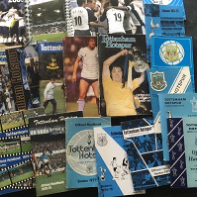 Tottenham Football Handbook Collection: 1962 - 63 to 2009 - 10 in good condition. Incomplete run. (20)