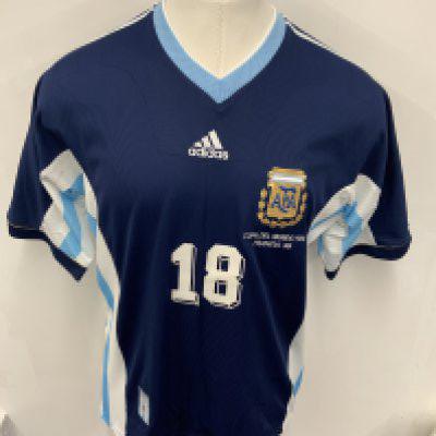 Argentina 1998 Match Issued World Cup Football Shirt: Blue short sleeve Adidas shirt with COPA Del Mundo FIFA Francis 98 embroidered under AFA badge. Number 18 Balbo to rear who was an unused sub in famous match v England. Swapped with Paul Merson.