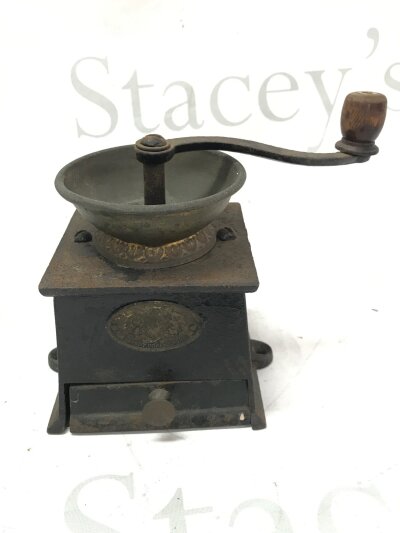 A vintage Kendrick and Sons cast iron coffee grinder, 16.5cm tall- NO RESERVE
