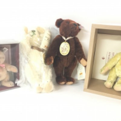WITHDRAWN - 4 Steiff Bears including a Boxed Jackie Replica. A Boxed Teddy Bear 1948 replica. And 2 Bears from the Margaret&rsquo;s Museum (1 Still Bagged).