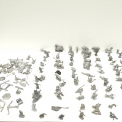 A group in excess of 100 metal figures and accessories from a Warhammer collection all unpainted.