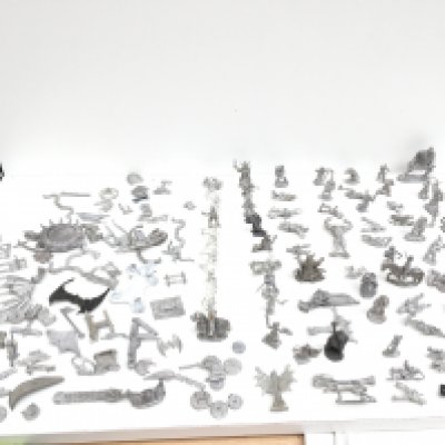 A group in excess of 100 metal figures and accessories from a Warhammer collection all unpainted