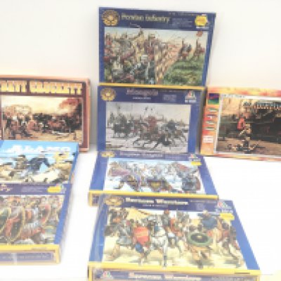 A group of 8 boxed modelling sets bi IMEX..ITALERI and others.5 boxes sealed in original cellophane film others opened.