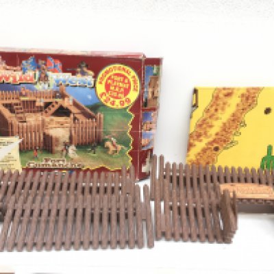 A boxed Britains FORT COMANCHE. Includes playmate. No figures. Some damage to one wall section.
