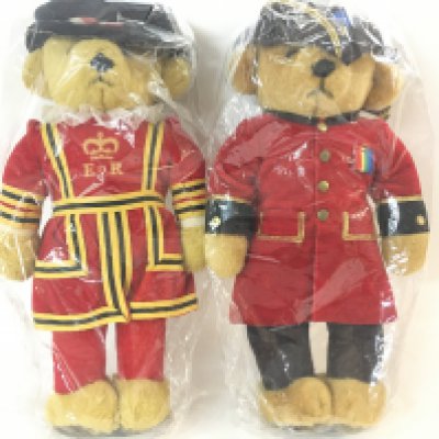 2 X Merrythought Bears. A Beefeater and a Chelsea pensioner.