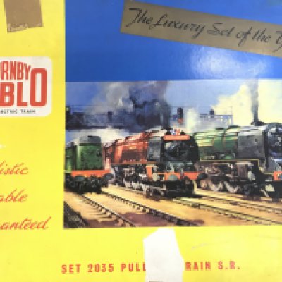 A Boxed Hornby Dublo Pullman Train Set #2035. Box is worn. No track.