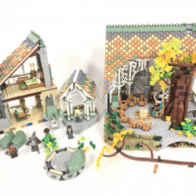 A Loose Lego Lord Of The Rings Set.