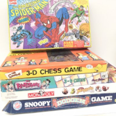 A collection of 5 boxed games 2 x 3D chess sets..muppet&rsquo;s monopoly..snoopy dodgems..Spider-Man
