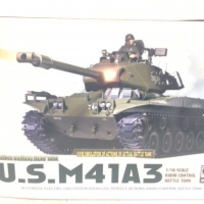 A Boxed Hen Long Remote Controlled Walker Bulldog Light Tank U.S.M41A3. With Spare Battery. NO RESERVE