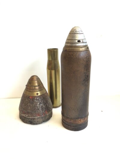 A I world war shellBritish 13 pounder with timing head by VSM one other shell head and a shell case. (3)