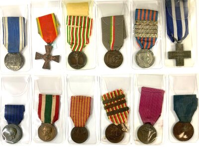 A collection of Italian medals to include. Medal of Valor of the Navy, 1915 Volunteers cross, Campaign medal, 1915-18 Unity of Italy, WW2 merit cross, Libya campaign medal with 4 year bars 1914-1917, WW2 Africa campaign 1936, 1846-1918 unity medal, municipality medal,  Mothers medal, Merit for Volunteers of the Italo-Austrian War.